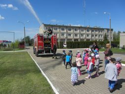 WYCIECZKA DO STRAŻY POZARNEJ W KRAŚNIKU 