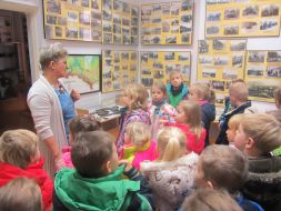 WYCIECZKA STARSZAKÓW DO MUZEUM REGIONALNEGO W KRAŚNIKU 