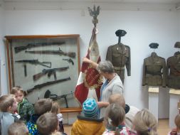 WYCIECZKA STARSZAKÓW DO MUZEUM REGIONALNEGO W KRAŚNIKU 