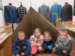 WYCIECZKA STARSZAKÓW DO MUZEUM REGIONALNEGO W KRAŚNIKU 