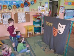 BAWIMY SIĘ W TEATR
