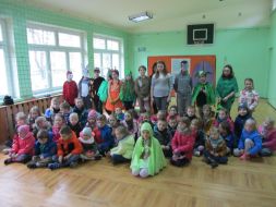 Teatrzyk szkolny ZIELONY KAPTUREK I GŁODNY WILK 