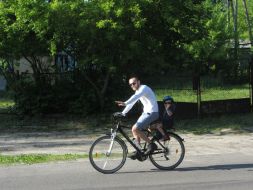 A koła rowerów kręcą się... 