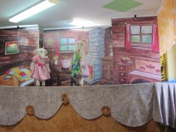 TEATR DUŻYCH LALEK Z NOWEGO SĄCZA