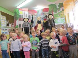 TEATR DUŻYCH LALEK Z NOWEGO SĄCZA