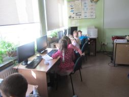 GR II W sali informatycznej