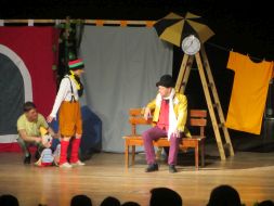 WYCIECZKA DO TEATRU