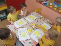 KOLOROWY TYDZIEŃ W GRUPIE SÓWKI MĄDRE GŁÓWKI 