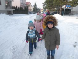 Zimowy spacer przedszkolaków  