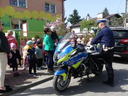 WIZYTA POLICJANTÓW W PRZEDSZKOLU 