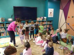 Wizyta w Miejskiej Bibliotece Publicznej - Nowy Horyzont 