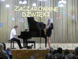 WIZYTA STARSZAKÓW W SZKOLE MUZYCZNEJ 