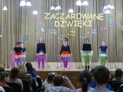 WIZYTA STARSZAKÓW W SZKOLE MUZYCZNEJ 