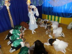 DZIEŃ BABCI I DZIADKA GRUPA II  