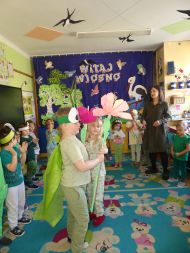 ZIELONY BAL – PRZEDSZKOLAKI WITAJĄ WIOSNĘ   