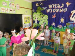ZIELONY BAL – PRZEDSZKOLAKI WITAJĄ WIOSNĘ   