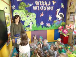 ZIELONY BAL – PRZEDSZKOLAKI WITAJĄ WIOSNĘ   