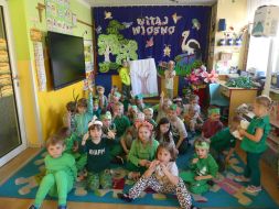 ZIELONY BAL – PRZEDSZKOLAKI WITAJĄ WIOSNĘ   