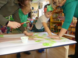 ZIELONY BAL – PRZEDSZKOLAKI WITAJĄ WIOSNĘ   