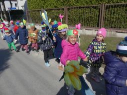 ZIELONY BAL – PRZEDSZKOLAKI WITAJĄ WIOSNĘ   