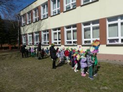 ZIELONY BAL – PRZEDSZKOLAKI WITAJĄ WIOSNĘ   