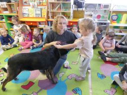 POZNAJMY SIĘ - ZABAWY Z PSEM