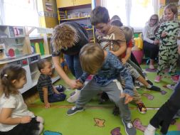 POZNAJMY SIĘ - ZABAWY Z PSEM