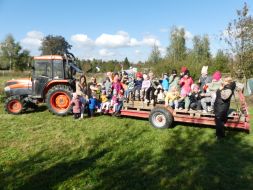 JESIENIĄ JESIENIĄ SADY SIĘ RUMIENIĄ