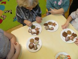 ŚWIĄTECZNE PIERNICZKI W GR I i GR II 