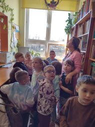  GR I WYCIECZKA DO BIBLIOTEKI SZKOLNEJ 