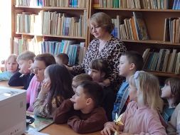 GR I WYCIECZKA DO BIBLIOTEKI SZKOLNEJ 