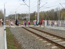  JEDZIE POCIĄG Z DALEKA  